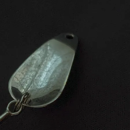 Weller Gypsy King Deluxe, nikiel/biały/czarny, 1,5 g błystka wahadłowa #23058